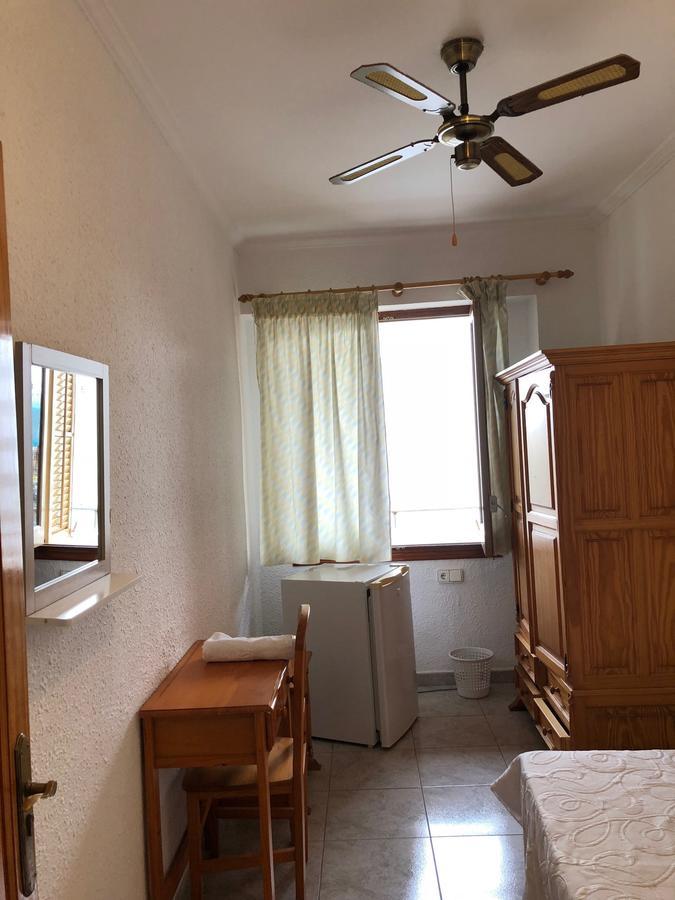 Casa De Huespedes El Almendro Hotel อิบิซาทาวน์ ภายนอก รูปภาพ