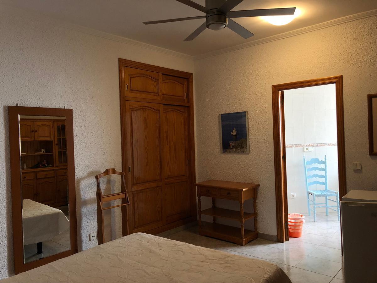 Casa De Huespedes El Almendro Hotel อิบิซาทาวน์ ภายนอก รูปภาพ